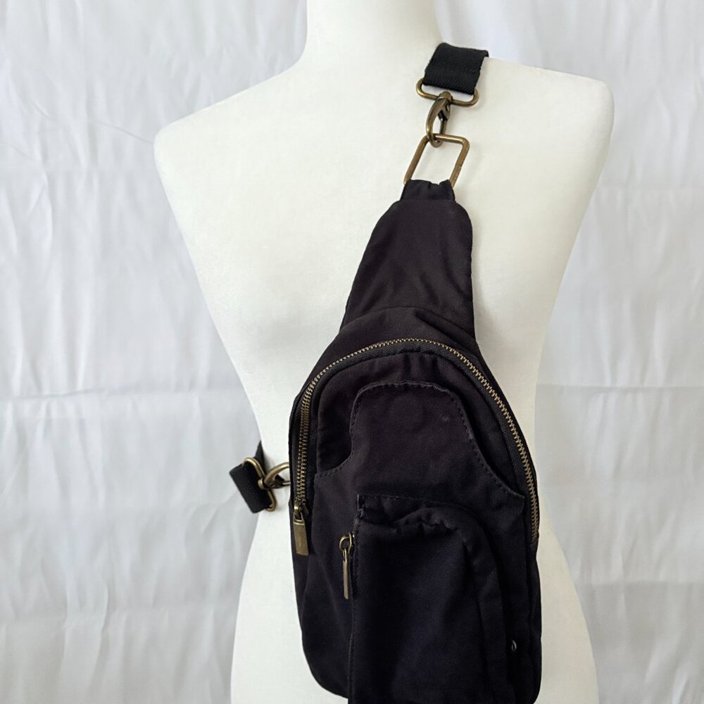 Girrlscout The Scout Sling Bag - Black (DISCONTINUED STYLE) - Picture 2 of 4